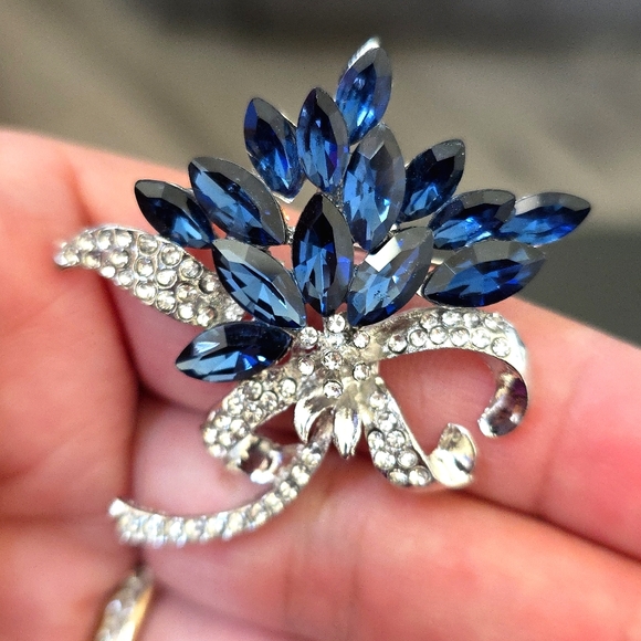 Blue Flower Rhinestone Brooch Pin - Picture 2 of 7